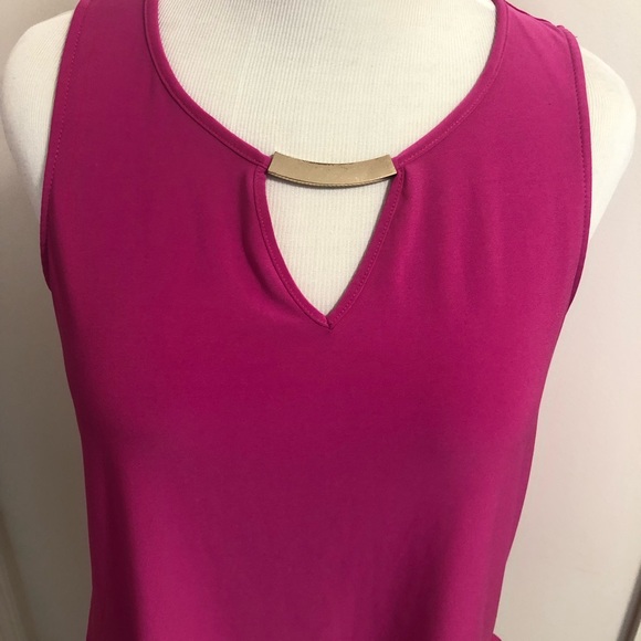Sleeveless Magenta Top - Picture 3 of 10